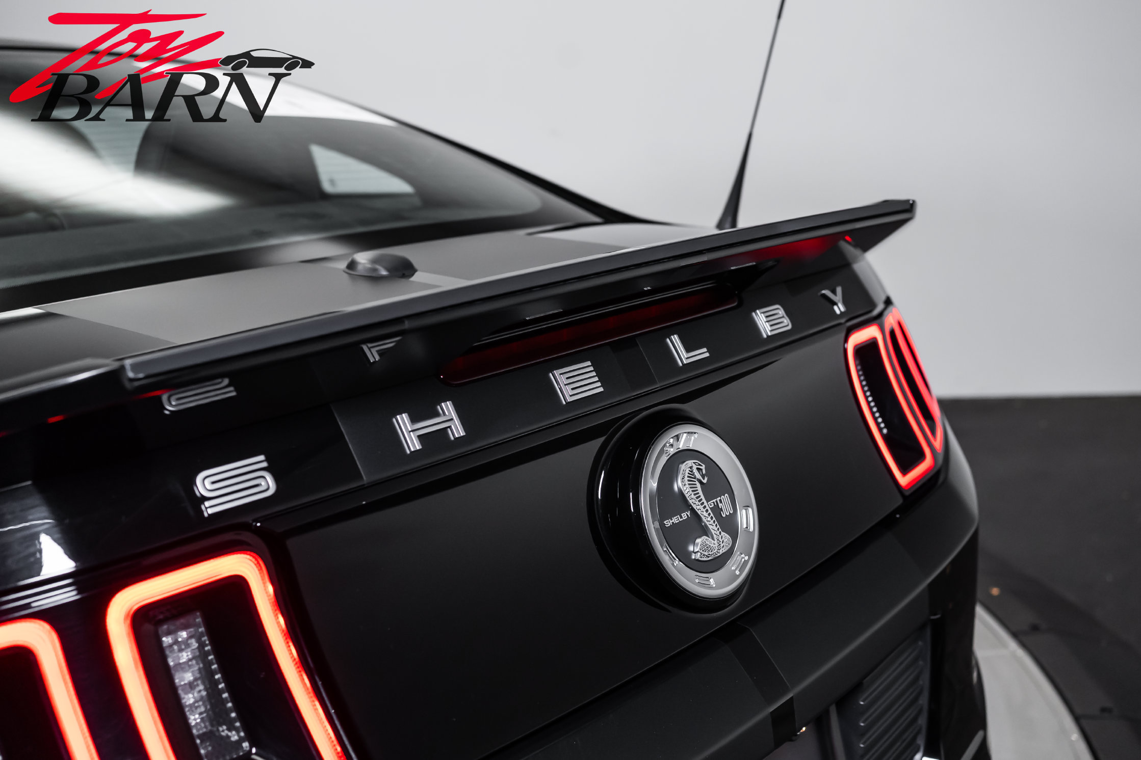 Used 2013 Ford Mustang Shelby GT500 RWD image 9