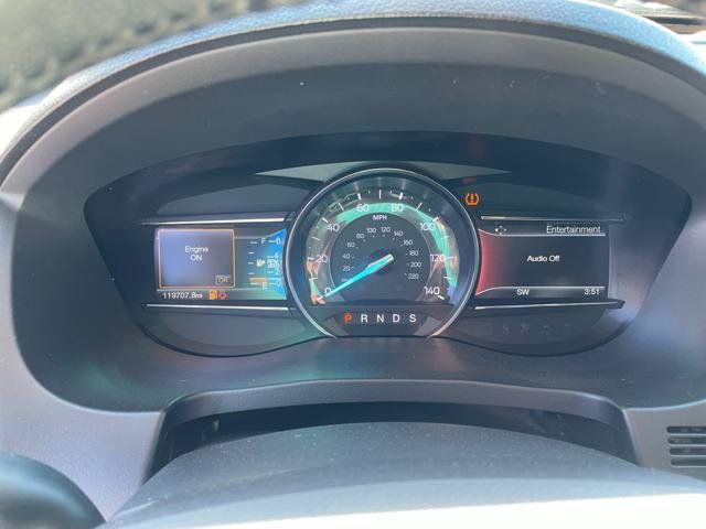 Used 2017 Ford Explorer XLT w/ Equipment Group 202A AWD/4WD image 18