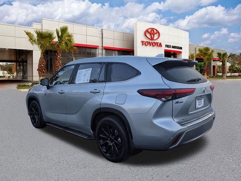Used 2024 Toyota Highlander Platinum image 7