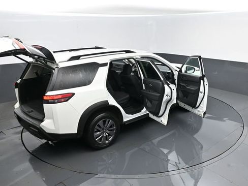 Used 2025 Nissan Pathfinder SV AWD/4WD image 27