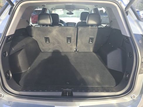 Used 2023 GMC Terrain SLT image 9