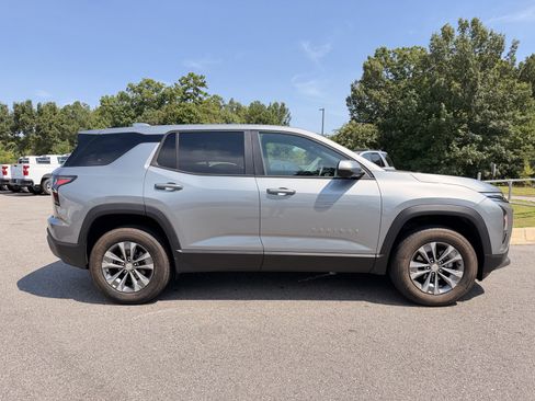 Used 2025 Chevrolet Equinox LT FWD image 13