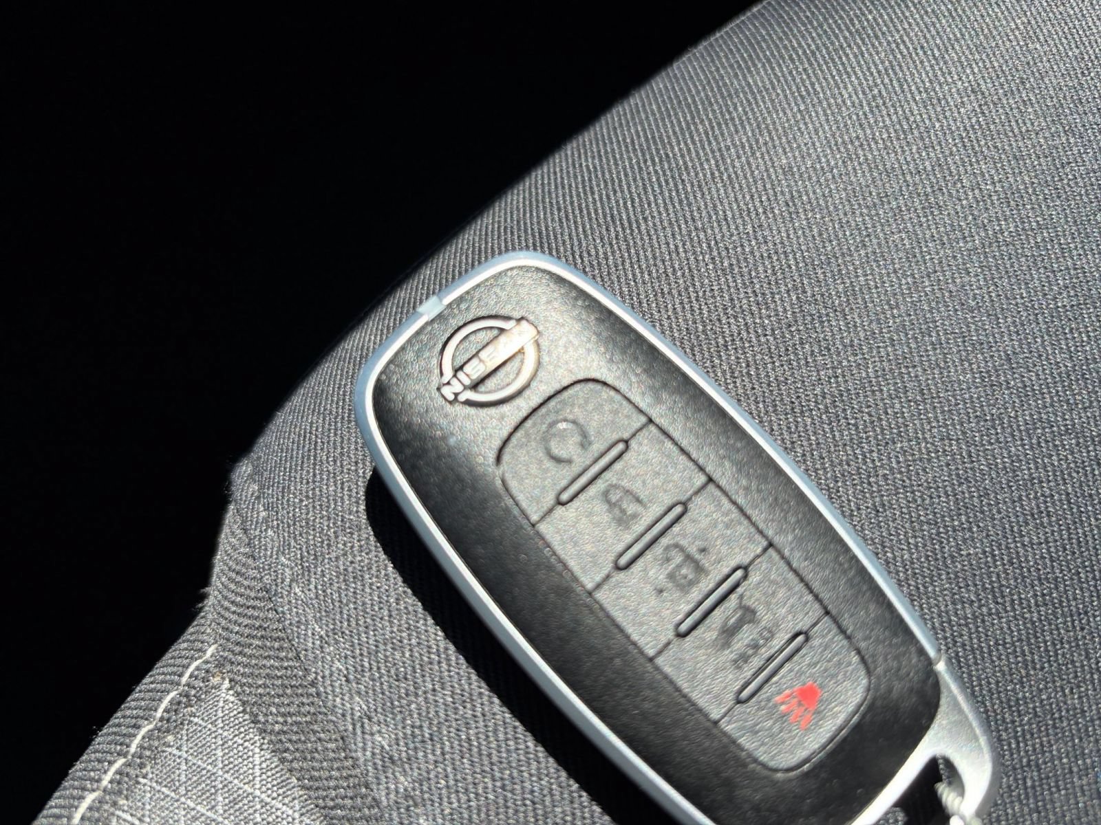 Used 2025 Nissan Pathfinder SV FWD image 26