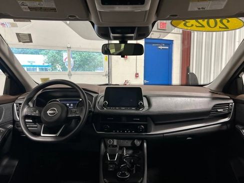 Used 2023 Nissan Rogue SV AWD/4WD image 15