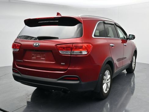 Used 2017 Kia Sorento AWD w/ LX Convenience Package image 6