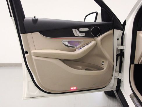 Used 2021 Mercedes-Benz GLC 300 4MATIC image 17