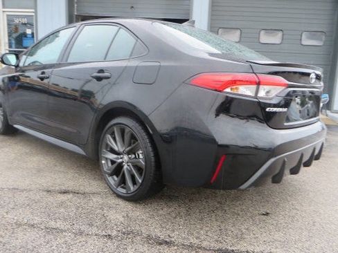 Used 2025 Toyota Corolla SE image 3