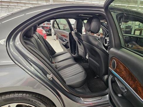 Used 2017 Mercedes-Benz E 300 4MATIC image 35