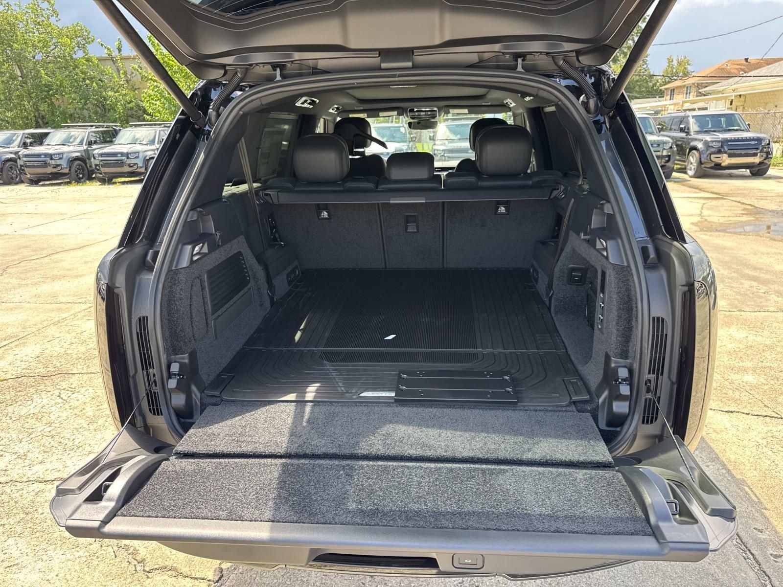 New 2027 Land Rover Range Rover Long Wheelbase SE AWD/4WD image 7