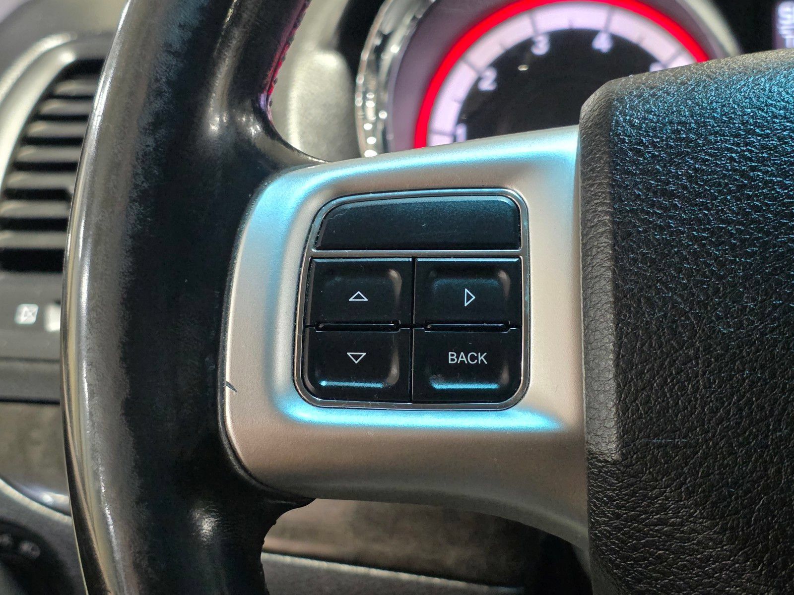 Used 2012 Dodge Grand Caravan Crew FWD image 28