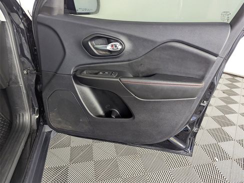 Used 2022 Jeep Cherokee Trailhawk image 33