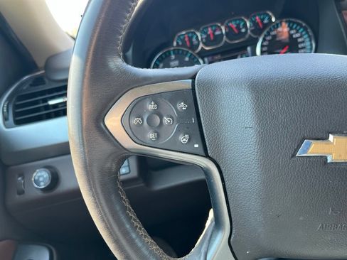 Used 2015 Chevrolet Suburban LTZ RWD image 17