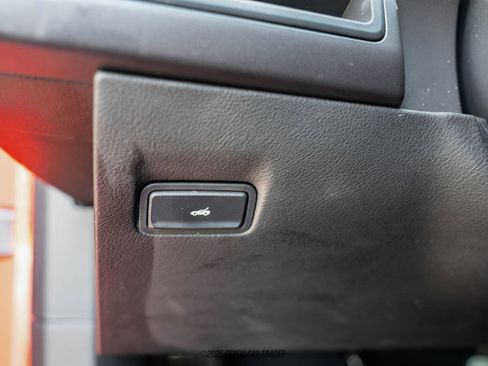 Used 2019 Chevrolet Corvette Stingray Coupe w/ Carbon Flash Badge Package image 55