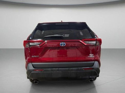 Used 2021 Toyota RAV4 XLE w/ Convenience Package image 4