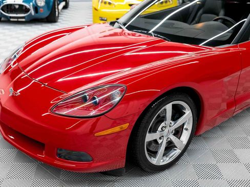 Used 2009 Chevrolet Corvette Coupe w/ Z51 Performance Package RWD image 15