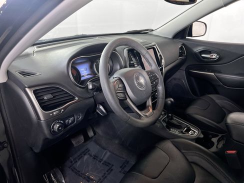 Used 2022 Jeep Cherokee Limited w/ Mopar Interior Package image 9