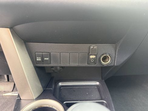 Used 2015 Toyota RAV4 XLE AWD/4WD image 18