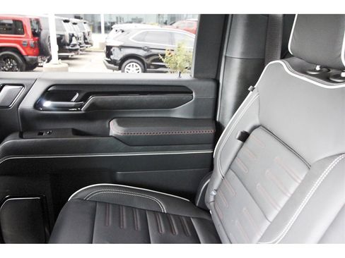 Used 2025 GMC Sierra 2500 AT4X image 9