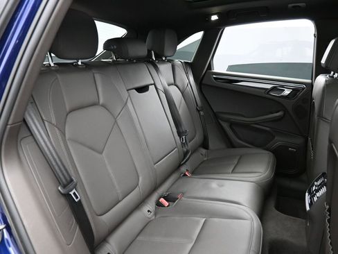 Certified 2025 Porsche Macan AWD/4WD image 27