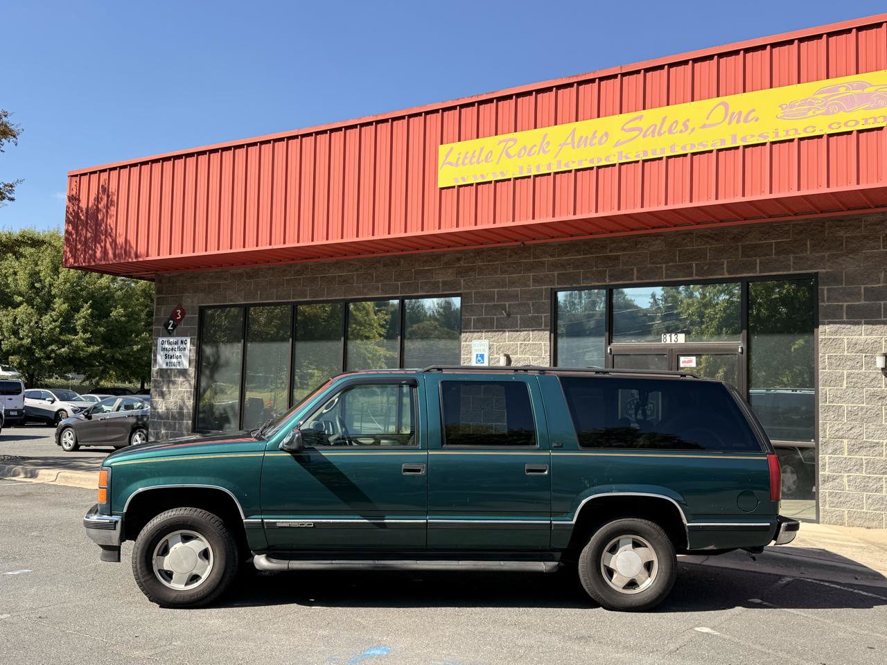 Used 1996 GMC Suburban 4WD image 2