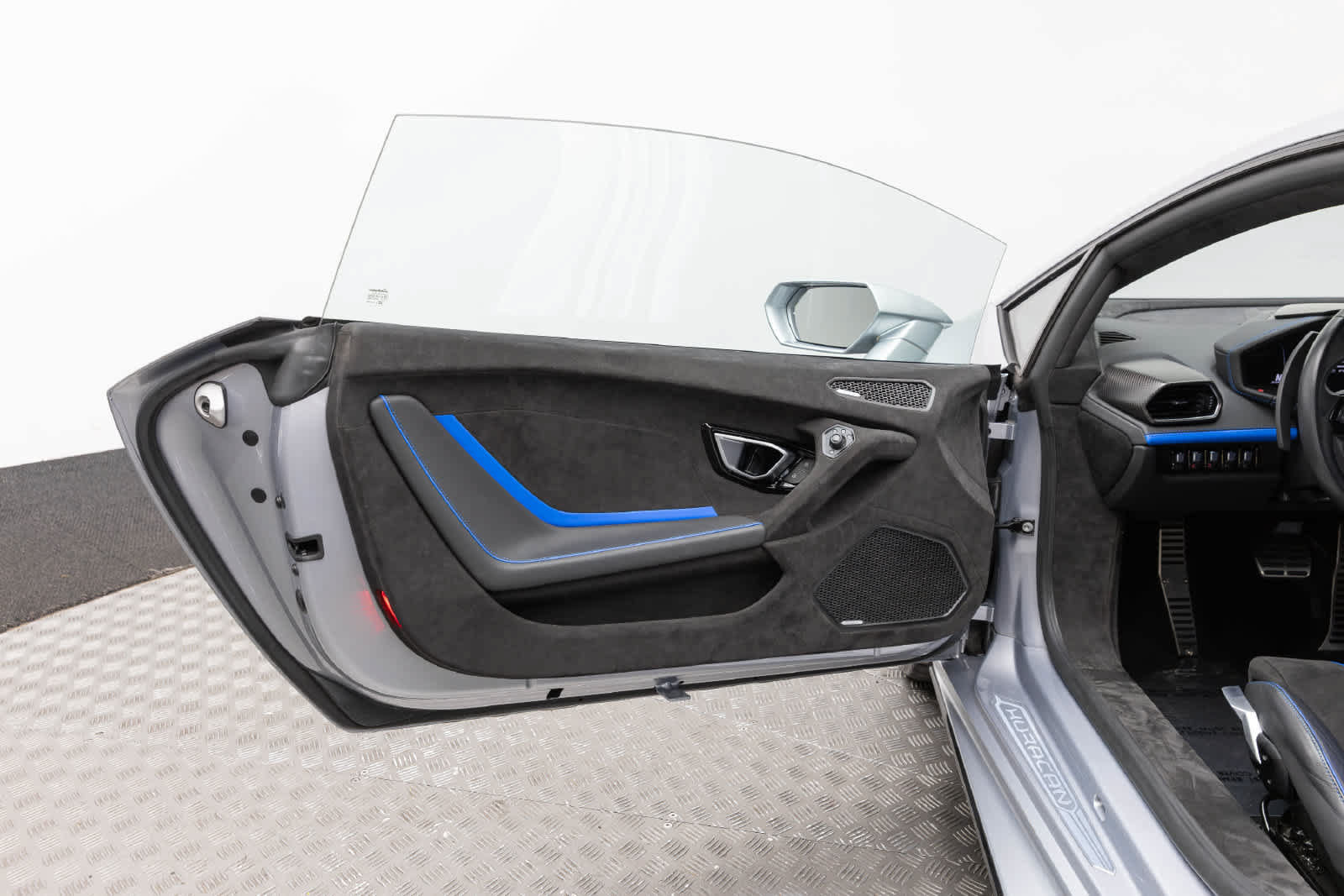 Used 2023 Lamborghini Huracan Tecnica RWD image 19