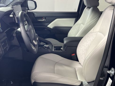 Used 2024 Toyota Tacoma Limited w/ Limited Package (LT) image 10