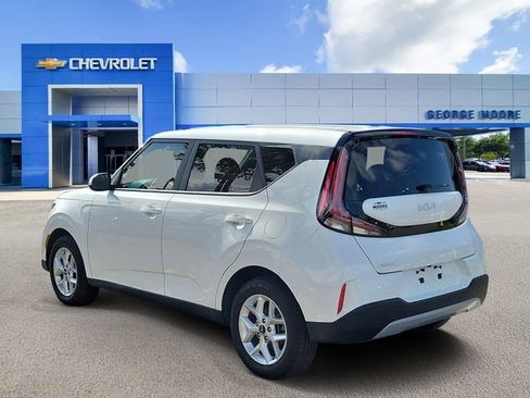 Used 2025 Kia Soul LX w/ LX Technology Package FWD image 3