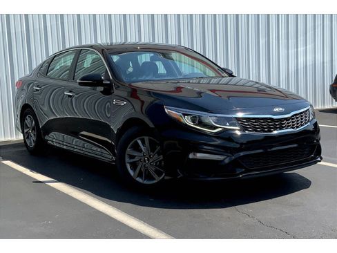 Used 2020 Kia Optima LX image 2