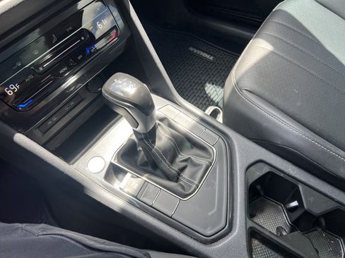 Used 2023 Volkswagen Tiguan SE w/ Panoramic Sunroof Package FWD image 23