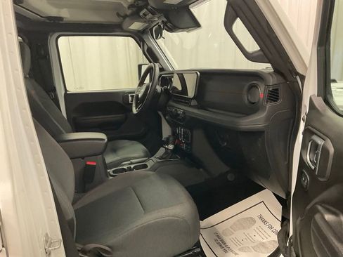 Used 2024 Jeep Wrangler Unlimited Rubicon AWD/4WD image 27