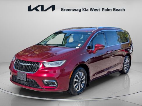 Used 2021 Chrysler Pacifica Touring-L image 3