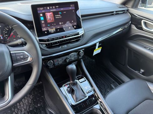 New 2026 Jeep Compass Latitude image 20