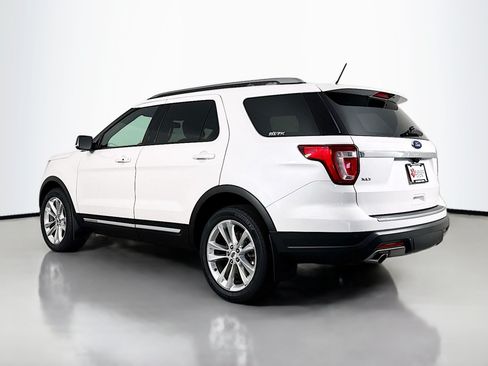 Used 2018 Ford Explorer XLT w/ Equipment Group 202A AWD/4WD image 5