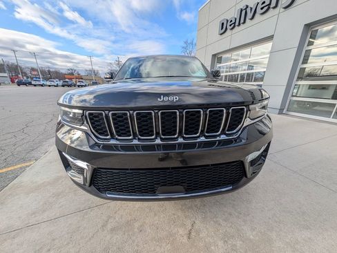 Used 2024 Jeep Grand Cherokee Limited image 9