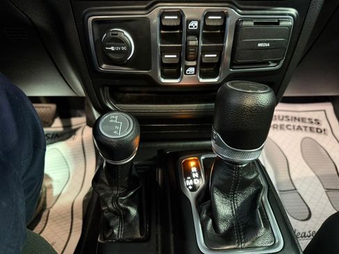 Used 2023 Jeep Gladiator Willys image 26