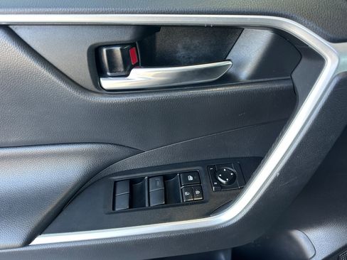 Certified 2021 Toyota RAV4 XLE FWD image 10