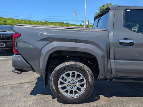 Certified 2025 Toyota Tacoma Limited AWD/4WD image 9