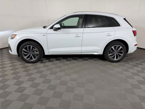 Used 2023 Audi Q5 2.0T Premium w/ Convenience Package AWD/4WD image 2