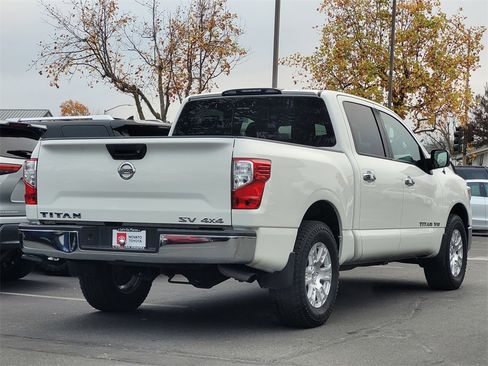 Used 2019 Nissan Titan SV image 5