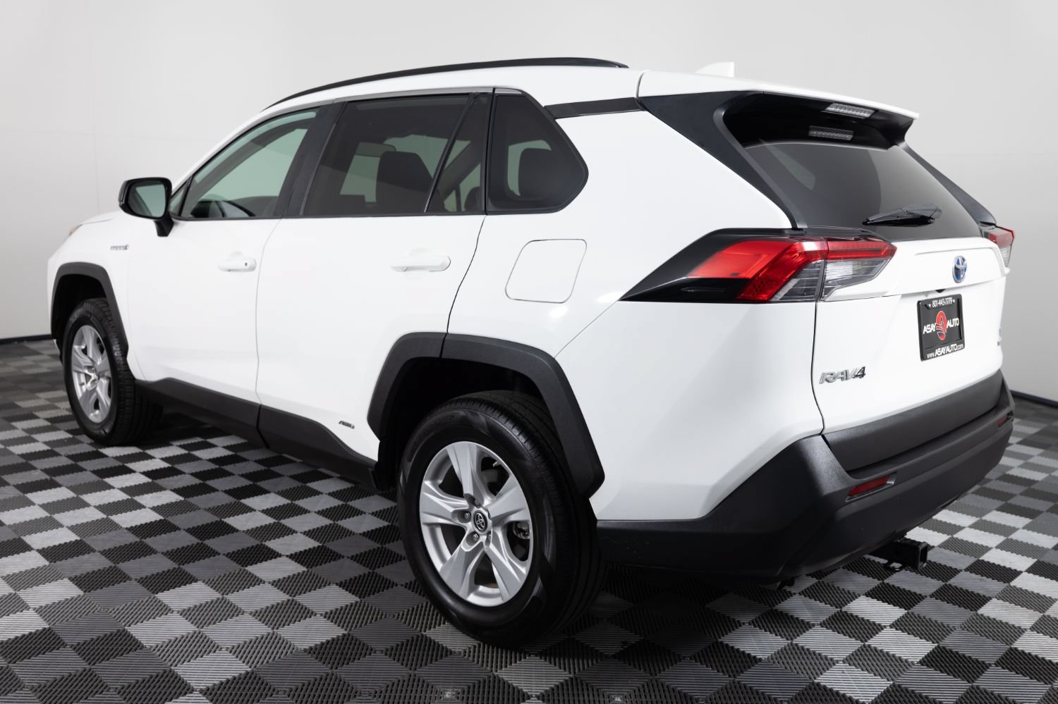 Used 2020 Toyota RAV4 LE w/ All Weather Liner Package AWD/4WD image 5