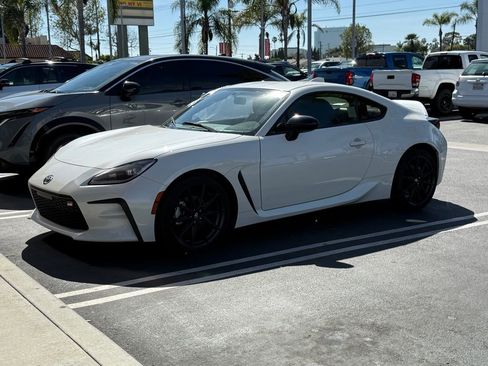 Certified 2024 Toyota GR86 Premium image 3