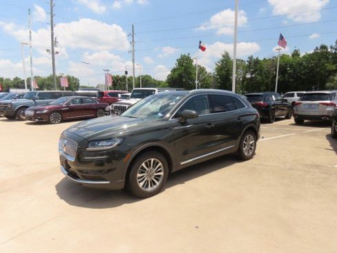 Used 2022 Lincoln Nautilus FWD w/ Premium Package image 2