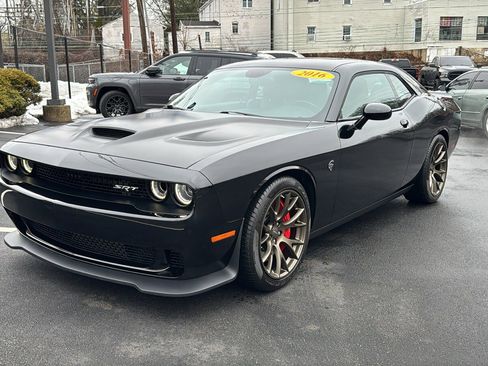 Used 2016 Dodge Challenger SRT Hellcat image 3