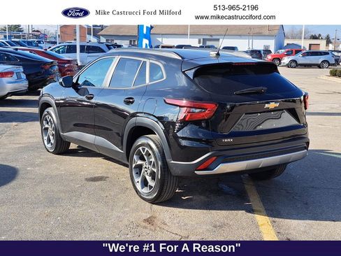 Used 2024 Chevrolet Trax LT w/ Driver Confidence Package image 3