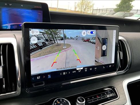 Used 2025 Ford Expedition Platinum image 27