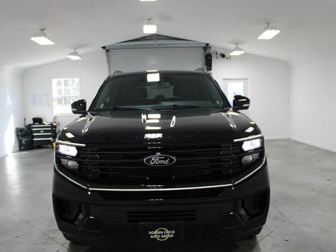 New 2026 Ford Expedition Platinum image 2