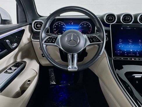 Used 2023 Mercedes-Benz GLC 300 image 4