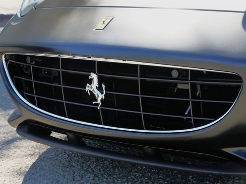 Used 2014 Ferrari California image 15