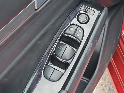 Used 2025 Nissan Altima 2.5 SR FWD image 13