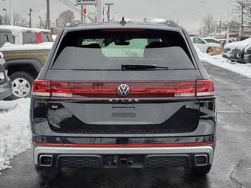 New 2026 Volkswagen Atlas Peak Edition image 4